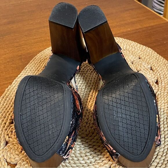 Jessica Simpson The Dany Paisley Print Platform Block Heel T-Strap Sandals 9 - Picture 10 of 16